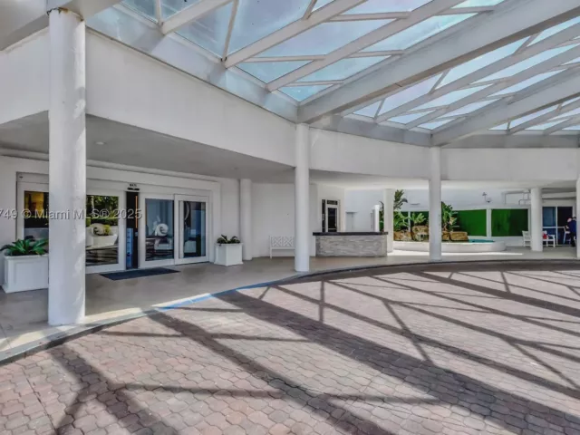 3-bedroom condo for sale in Sunny Isles Beach - 16425 Collins Ave 311 - MondialRealty