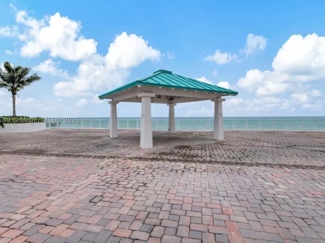 3-bedroom condo for sale in Sunny Isles Beach - 16425 Collins Ave 311 - MondialRealty