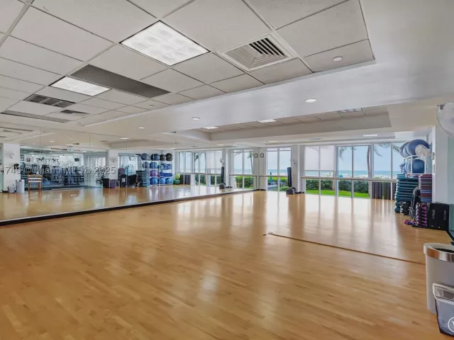 3-bedroom condo for sale in Sunny Isles Beach - 16425 Collins Ave 311 - MondialRealty