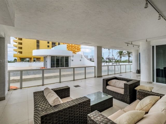 3-bedroom condo for sale in Sunny Isles Beach - 16425 Collins Ave 311 - MondialRealty