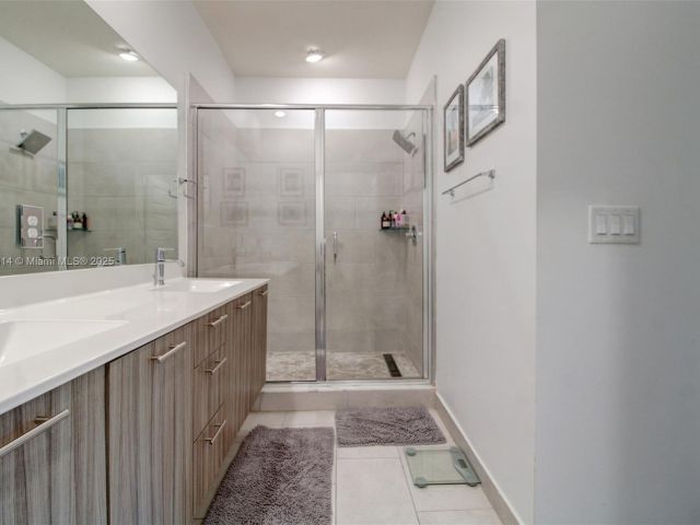 Home for sale at 4809 NW 83rd Pkwy - photo 6190007