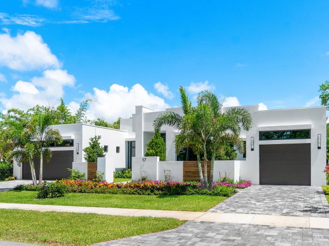 Home for sale at 17 NW 15th Street - photo 6599412