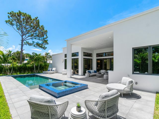 Home for sale at 17 NW 15th Street - photo 6599413