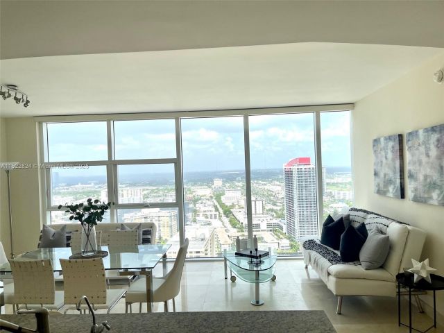 Apartment for rent  Unit #3407 - photo 6173075