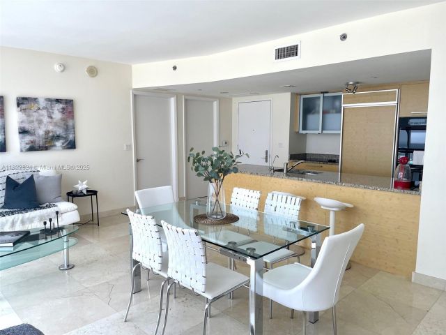 Apartment for rent  Unit #3407 - photo 6173077