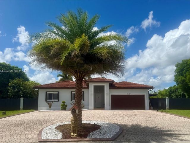 Home for sale at 20401 SW 317th St - photo 6170627