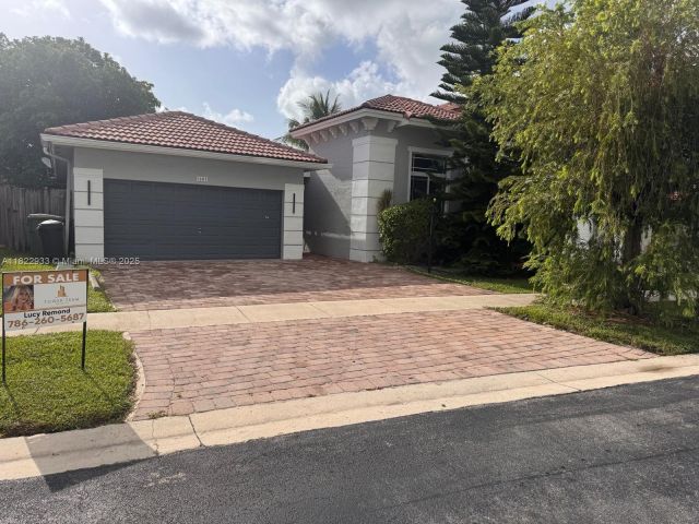 Home for sale at 1281 NE 41st Pl - photo 6169468