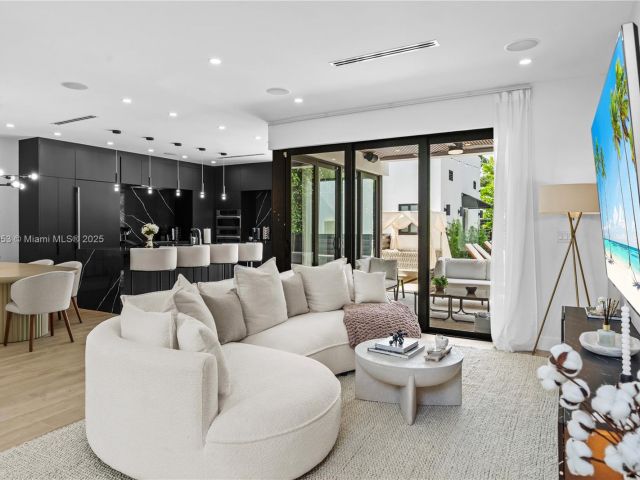 Home for sale at 550 NW 42nd St - photo 7523460