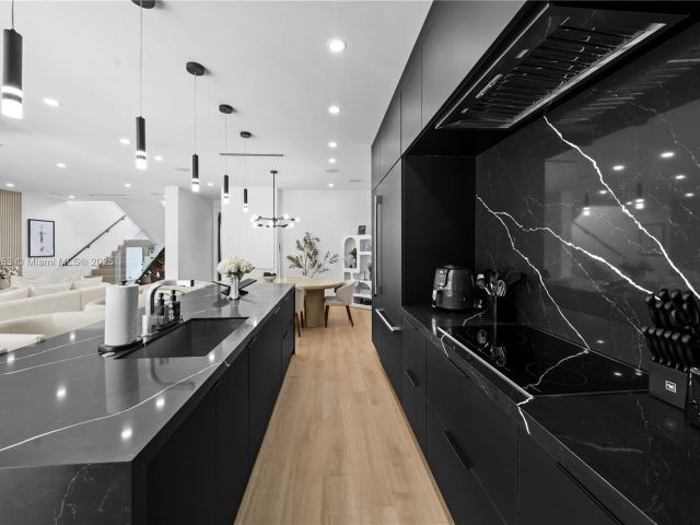 Home for sale at 550 NW 42nd St - photo 7523462