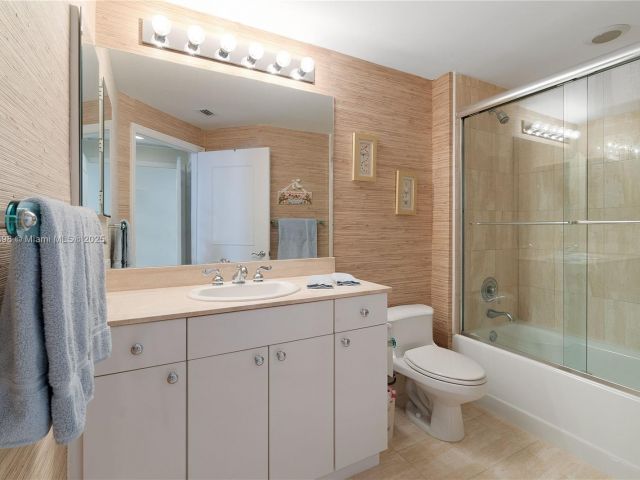 Apartment for sale  Unit #2702 - photo 6176049