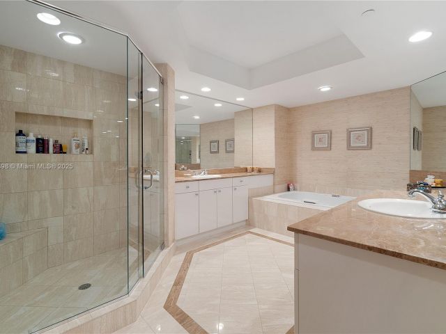 Apartment for sale  Unit #2702 - photo 6176051