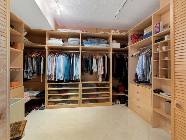 Apartment for sale  Unit #2702 - photo 6176052