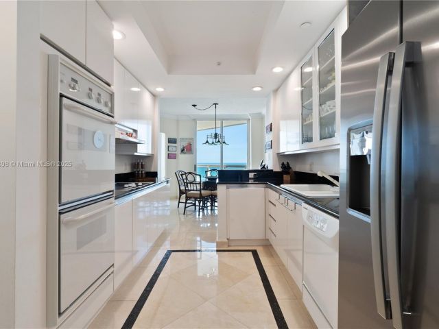 Apartment for sale  Unit #2702 - photo 6176056