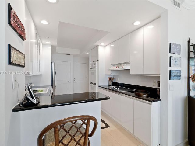 Apartment for sale  Unit #2702 - photo 6176057