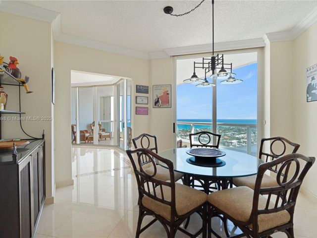 Apartment for sale  Unit #2702 - photo 6176060