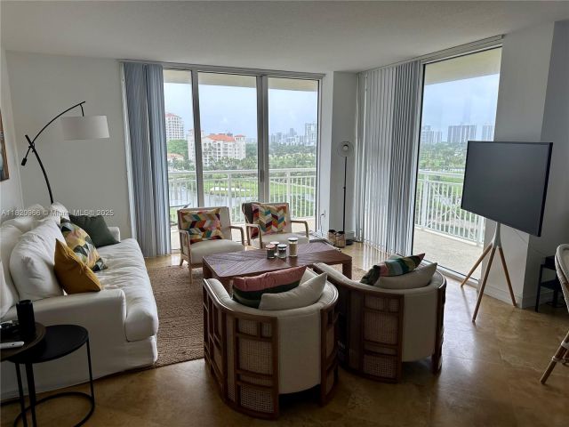 Apartment for sale  Unit #914 - photo 6176561