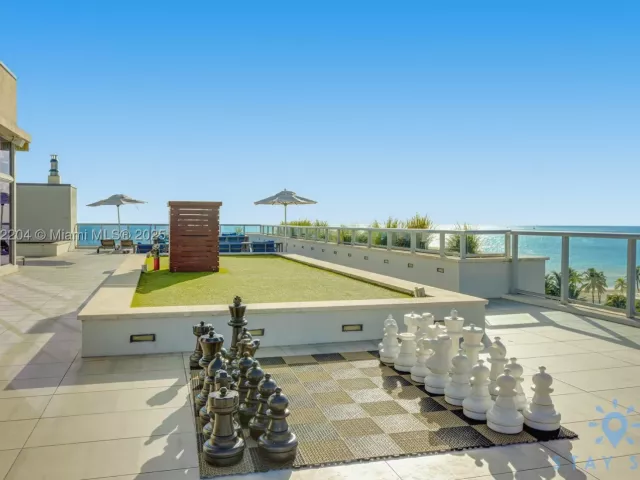 2-bedroom condo for sale in Hollywood - 777 N Ocean Dr N521 - MondialRealty