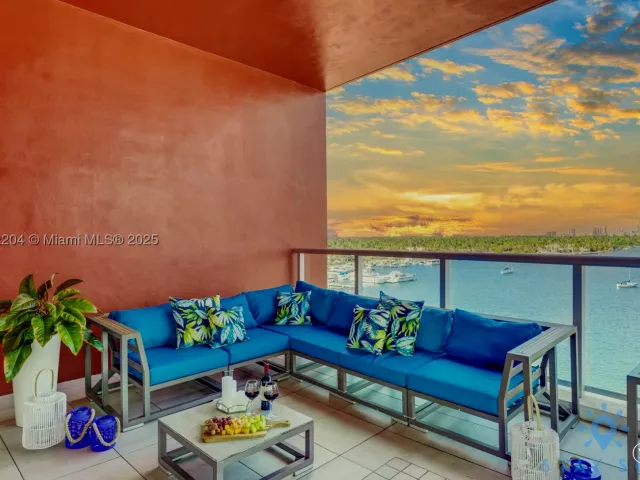 2-bedroom condo for sale in Hollywood - 777 N Ocean Dr N521 - MondialRealty