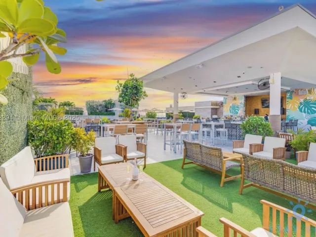 2-bedroom condo for sale in Hollywood - 777 N Ocean Dr N521 - MondialRealty