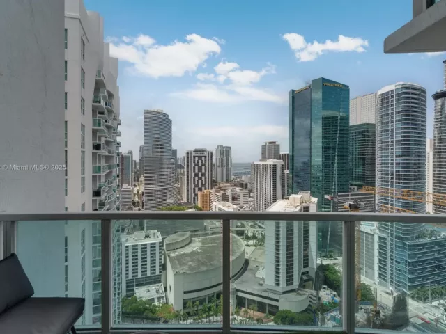 2-bedroom condo for rent in Miami - 41 SE 5th St 2107 - MondialRealty
