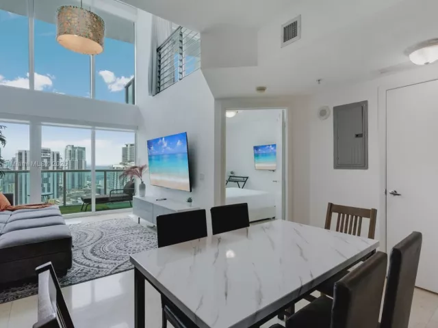 2-bedroom condo for rent in Miami - 41 SE 5th St 2107 - MondialRealty