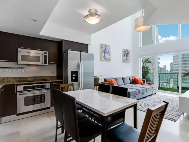 2-bedroom condo for rent in Miami - 41 SE 5th St 2107 - MondialRealty