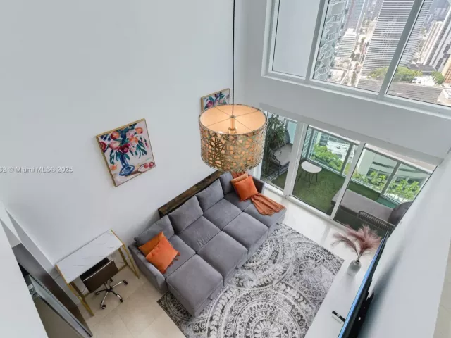 2-bedroom condo for rent in Miami - 41 SE 5th St 2107 - MondialRealty