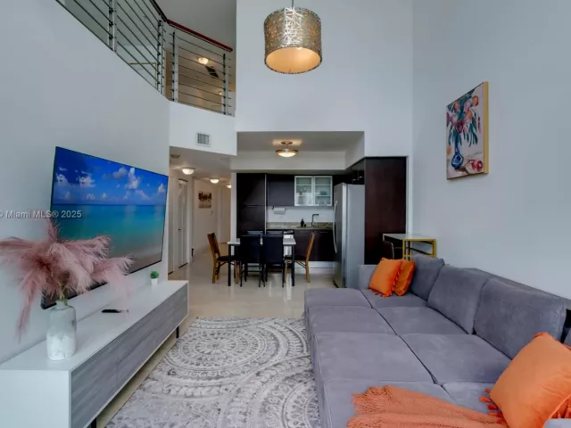 2-bedroom condo for rent in Miami - 41 SE 5th St 2107 - MondialRealty