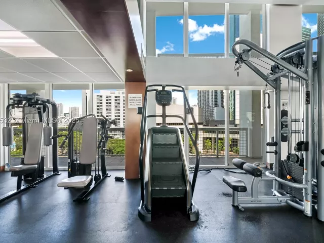 2-bedroom condo for rent in Miami - 41 SE 5th St 2107 - MondialRealty