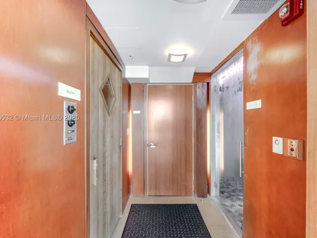 2-bedroom condo for rent in Miami - 41 SE 5th St 2107 - MondialRealty