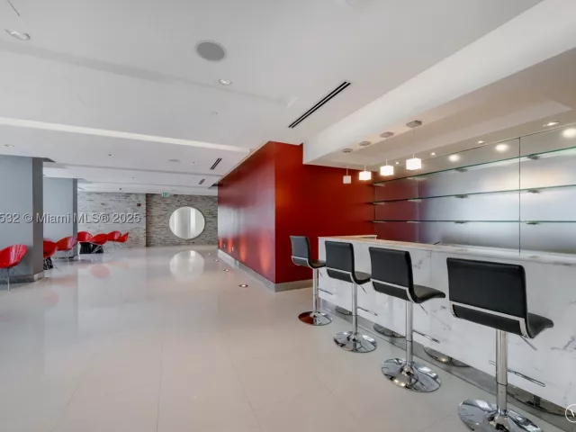 2-bedroom condo for rent in Miami - 41 SE 5th St 2107 - MondialRealty