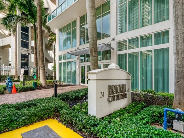 2-bedroom condo for rent in Miami - 41 SE 5th St 2107 - MondialRealty