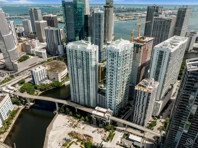 2-bedroom condo for rent in Miami - 41 SE 5th St 2107 - MondialRealty