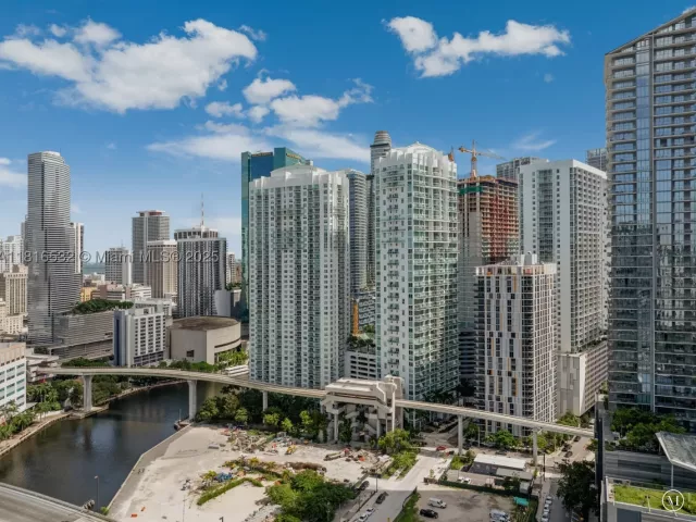 2-bedroom condo for rent in Miami - 41 SE 5th St 2107 - MondialRealty