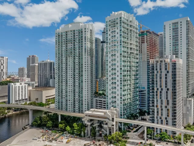 2-bedroom condo for rent in Miami - 41 SE 5th St 2107 - MondialRealty