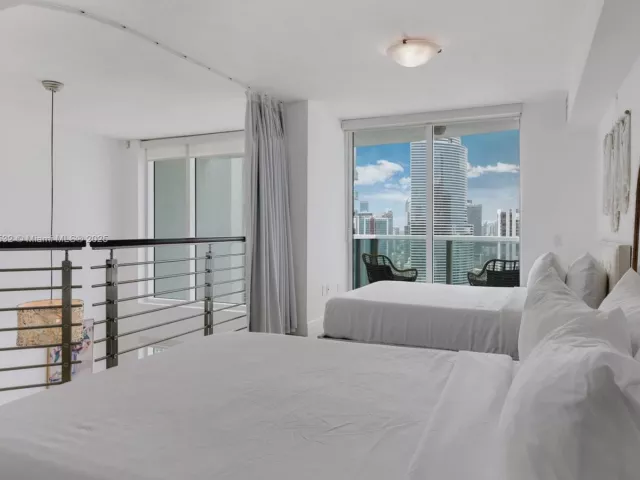 2-bedroom condo for rent in Miami - 41 SE 5th St 2107 - MondialRealty