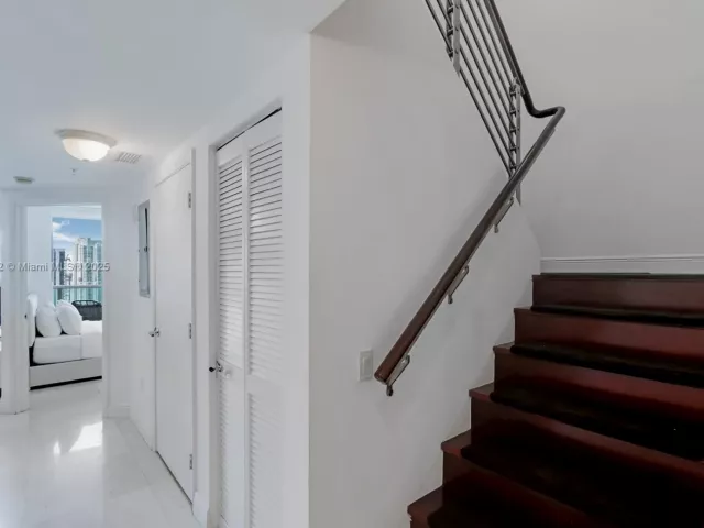 2-bedroom condo for rent in Miami - 41 SE 5th St 2107 - MondialRealty