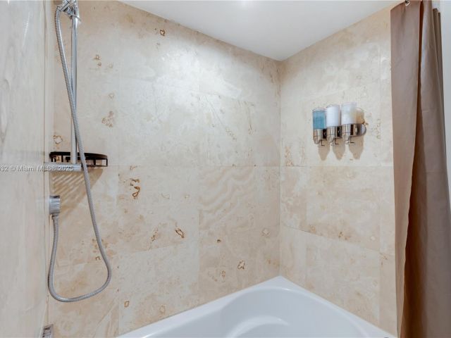 Apartment for rent  Unit #2107 - photo 6232370