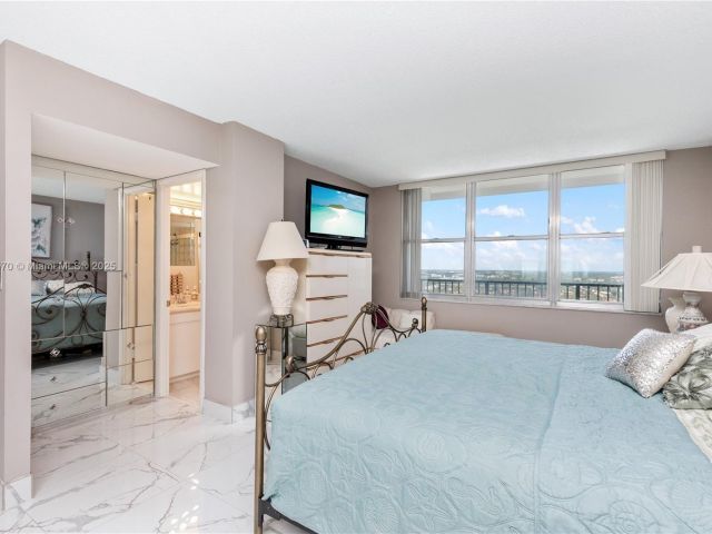 Apartment for sale  Unit #2707 - photo 6174358