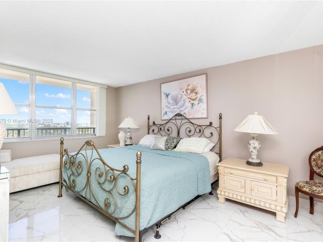 Apartment for sale  Unit #2707 - photo 6174359