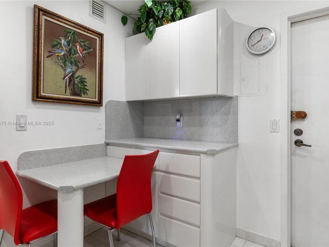 Apartment for sale  Unit #2707 - photo 6174360