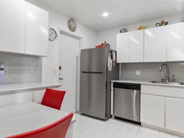 Apartment for sale  Unit #2707 - photo 6174361