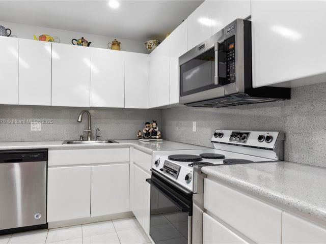 Apartment for sale  Unit #2707 - photo 6174362