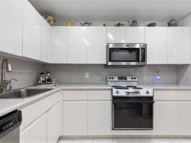 Apartment for sale  Unit #2707 - photo 6174363