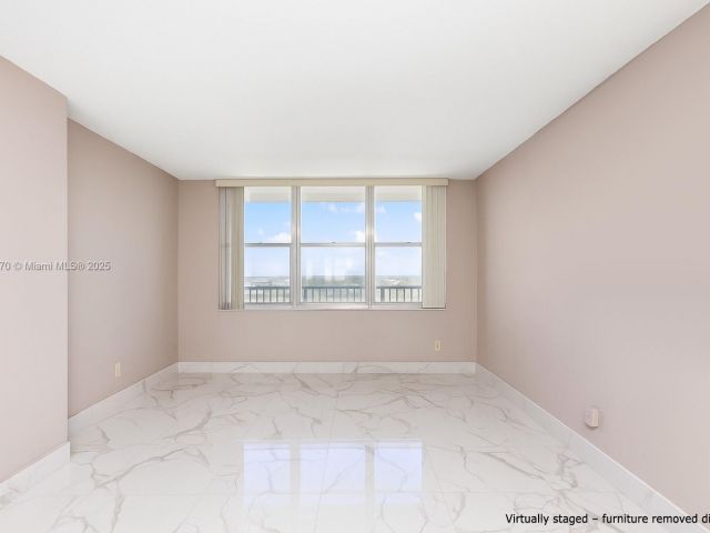 Apartment for sale  Unit #2707 - photo 6174364