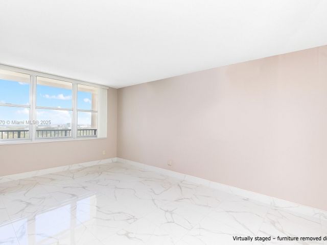 Apartment for sale  Unit #2707 - photo 6174365