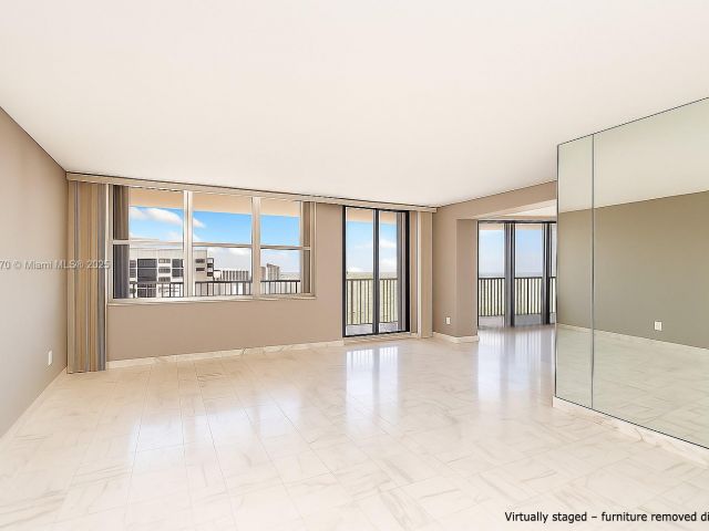 Apartment for sale  Unit #2707 - photo 6174368