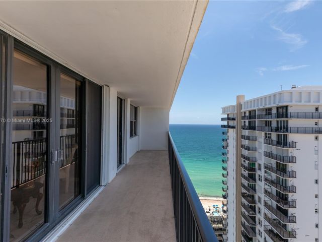 Apartment for sale  Unit #2707 - photo 6174372