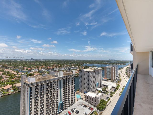 Apartment for sale  Unit #2707 - photo 6174373