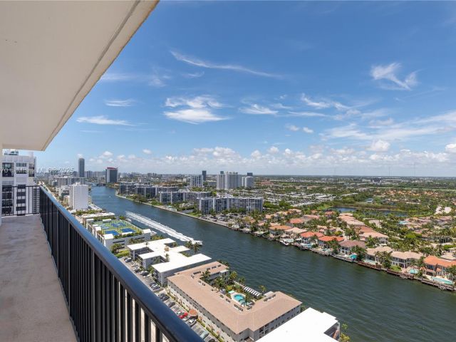 Apartment for sale  Unit #2707 - photo 6174374